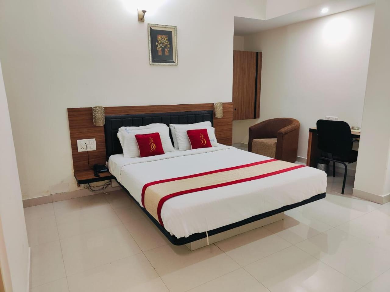 Hotel Grand Bee Bengaluru Zewnętrze zdjęcie